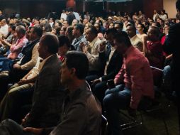 Ante simpatizantes, Carlos Lomelí remarcó que los reactivos no se elaboran con formatos impresos para rellenar, sino en dispositivos electrónicos. EL INFORMADOR/S. Blanco