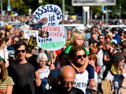 Decenas de miles protestan contra el racismo en Berlín 