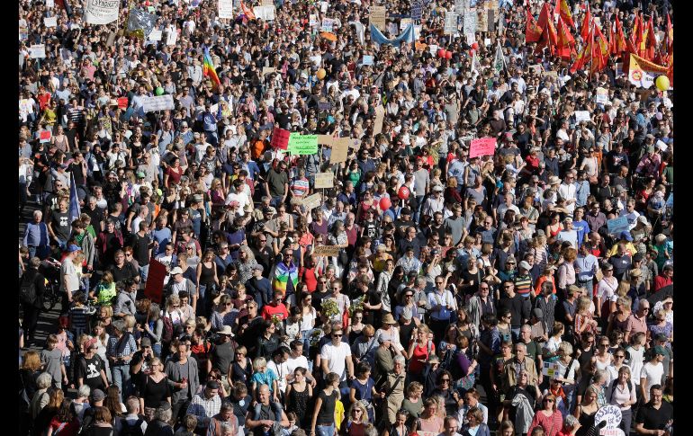 Grupos a favor de los derechos de los refugiados y de los homosexuales y organizaciones musulmanas respaldaron la protesta. AP / M. Schreiber