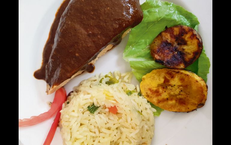 Negro. El mole más clásico no podía faltar en el menú.