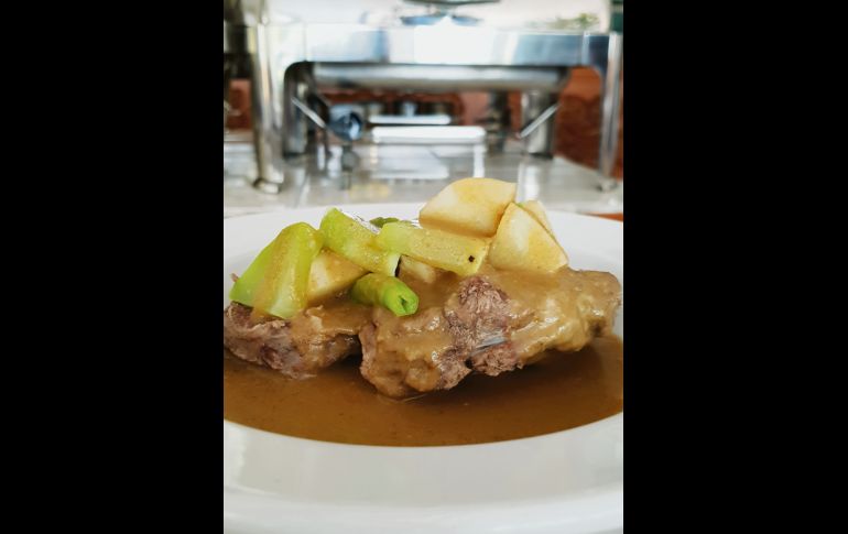 Amarillo. Clavo, comingo, ajo y pimienta son algunos de sus ingredientes.