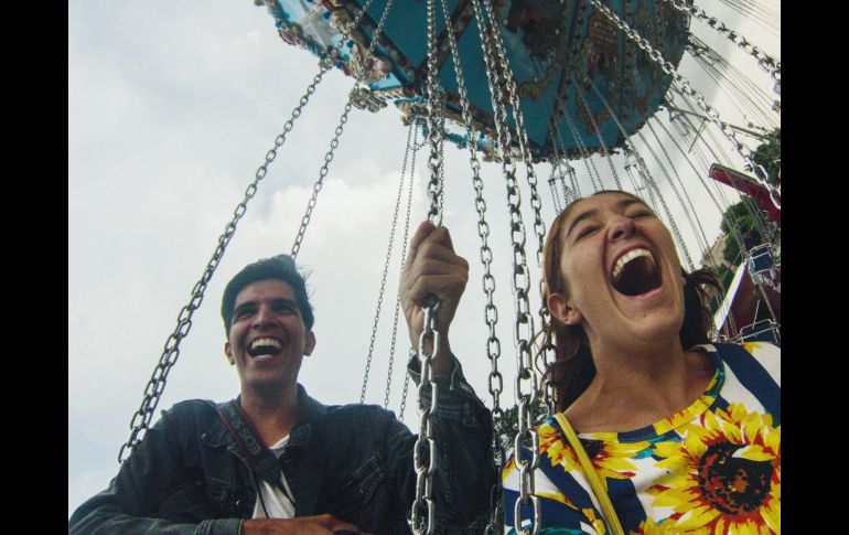 ¡Increíble!. Cada atracción sacude las emociones, como sucede en las sillas voladoras.