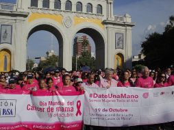 En la marcha participaron diversas instituciones y colectivos, así como personas interesadas en difundir la cultura de prevención de esta enfermedad. EL INFORMADOR/G. Gallo