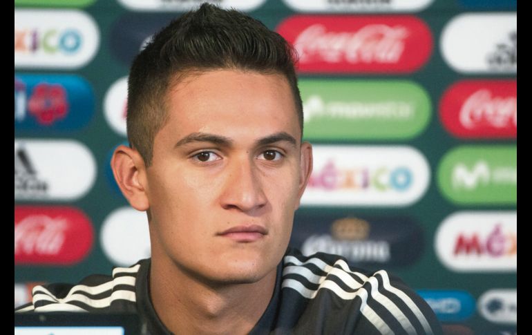 Raúl Gudiño Edad: 21 años Club: Chivas  Tras haber emigrado al futbol europeo a los 18 años, el  surgido de la cantera de Chivas se convirtió en el primer portero mexicano en debutar en la Champions League en octubre de 2017. Gudiño custodia la portería de Chivas, y ya debutó con el Tri mayor.