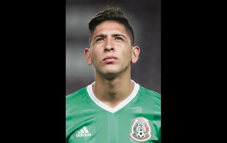 Edson Álvarez Edad: 20 años/Club: América  Aunque su posición natural era la defensa central, ha sido utilizado como mediocampista de contención y lateral izquierdo. Tras haber debutado en octubre de 2016, Álvarez se adueñó de la titularidad con el equipo azulcrema y destacó tanto que a su corta edad ya fue titular en una Copa del Mundo.