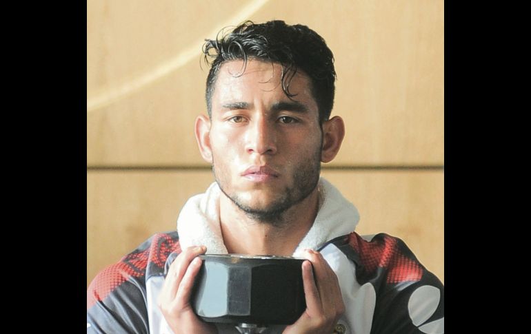 Gael Sandoval Edad: 22 años/Club: Chivas  La velocidad, el desborde y la precisión en el pase son sus principales cartas de presentación. Con 22 años ya demostró su calidad en Santos y ahora busca convertirse en referente de Chivas. El tapatío ha sido uno de los mejores del Rebaño en lo que va del torneo al jugar en la posición de volante por izquierda.