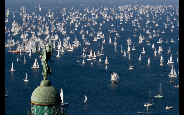 Veleros participan en la tradicional regata 
