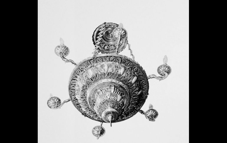 A partir de las festividades por el IV Centenario de la fundación de la actual Guadalajara en 1942 se formaron una serie de “Guardias de Honor” en toda forma que acompañan a “La Generala” durante y después de su travesía por todos los templos de Guadalajara.