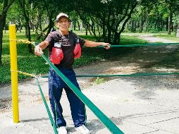 Don Calixto, abajo a la izquierda, tiene toda una vida en el deporte de las narices chatas y las orejas de coliflor. EL INFORMADOR / D. Reos