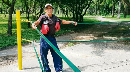 Don Calixto, abajo a la izquierda, tiene toda una vida en el deporte de las narices chatas y las orejas de coliflor. EL INFORMADOR / D. Reos