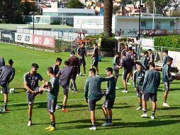 Los seleccionados hicieron trabajos de calistenia antes de romper filas por la tarde. @MISELECCIÓN