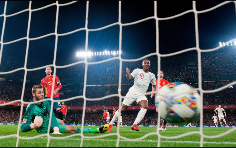 Los goles de la victoria fueron obra de Raheem Sterling en dos ocasiones. AFP / J. Guerrero