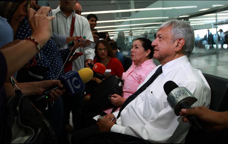 El tabasqueño atendió a la población que se encontraba en el lugar, de quienes escuchó sus peticiones y voces de apoyo. NTX/F. Estrada