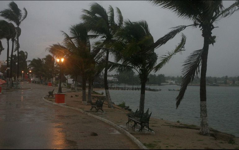 La circulación de Tara favorece oleaje elevado  y tormentas muy fuertes en Jalisco y Colima. NOTIMEX/Archivo