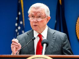El fiscal general Jeff Sessions reveló en una rueda de prensa la formación de un comité de expertos para evitar que estos grupos sigan actuando ''en las calles'' de EU. EFE / J. Lo Scalzo