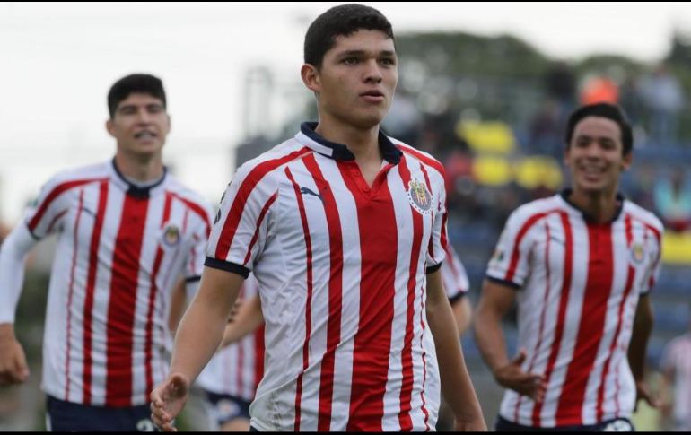 La directiva rojiblanca le pedirá paciencia a Martínez (C) para que lleve con tranquilidad su proceso en fuerzas básicas.FACEBOOK/@Chivas