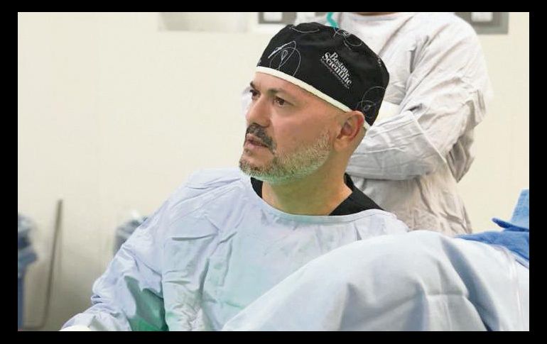 Román Carvajal García invita a los hombres a romper la barrera de la vergüenza y miedo a realizar una visita clínica al urólogo. ESPECIAL