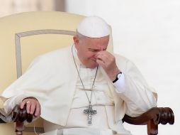 El Papa señala a los católicos que mientras esperan la llegada del sacerdote a decir misa, platican un poco y hablan mal de los demás. 