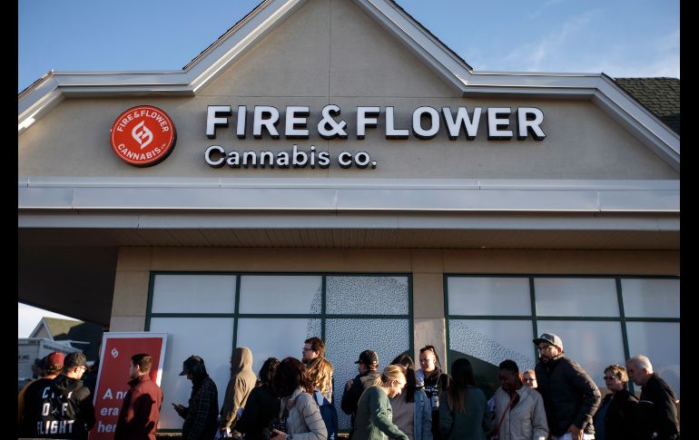 En Edmonton, en la provincia de Alberta. La edad legal para comprar cannabis está fijada en 18 años por la ley federal, pero todas las provincias y territorios lo han elevado a 19, con la excepción de Quebec y Alberta.