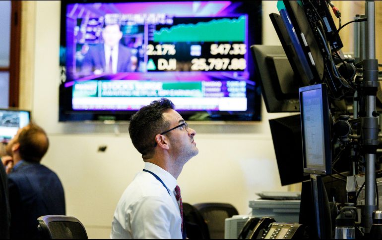 En la sesión se negociaron 216 millones de títulos en los mercados global y local. EFE/J. Lane