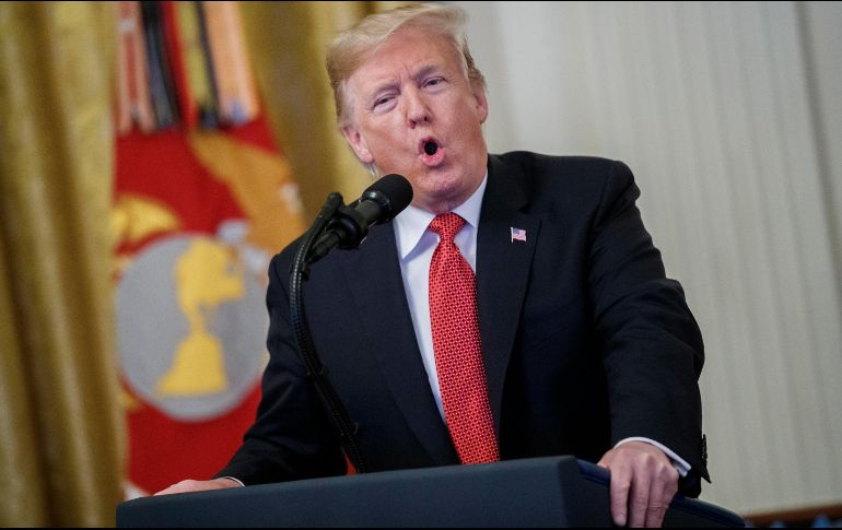 El presidente estadounidense Donald Trump habla luego de entregar la Medalla de Honor al sargento mayor de marina retirado John Canley. EFE/J. Lo Scalzo
