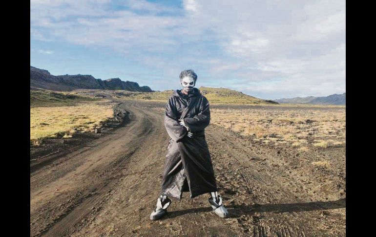 El videoclip se sitúa en espacios terrosos para representar a Mictlán. CORTESÍA