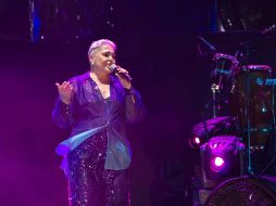 La cantante lanzaba besos al público y los invitaba a corear con ella 