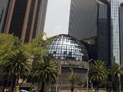 En el mercado accionario local se opera con un volumen de 5.2 millones de títulos, por un importe económico de 157.3 millones de pesos. AFP / ARCHIVO