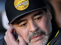 Un video en el que se ve a Maradona caminando con dificultad durante un entrenamiento de Dorados despertó incertidumbre por la salud del ex entrenador argentino. MEXSPORT / ARCHIVO