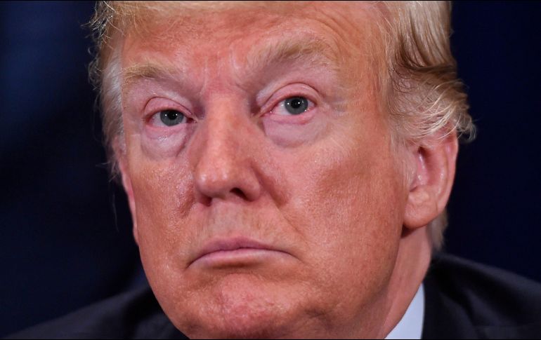 Miles de migrantes de la caravana lograron ingresar hoy a México tras forzar la valla fronteriza que separa a ese país de Guatemala. AFP/ N. Kamm