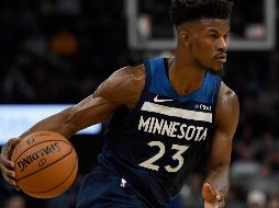 Jimmy Butler fue líder anotador ayer, al colaborar con 33 puntos para el triunfo de Minnesota ante Cleveland. AFP/H. Foslien
