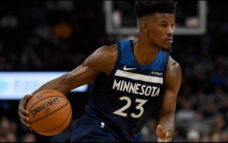 Jimmy Butler fue líder anotador ayer, al colaborar con 33 puntos para el triunfo de Minnesota ante Cleveland. AFP/H. Foslien