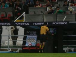 El VAR nació para muchos con fallas de parte del central Adonaí Escobedo, quien sea como sea, ya pasó a la historia al ser el primero en utilizarlo de manera oficial. EL INFORMADOR/F. Atilano