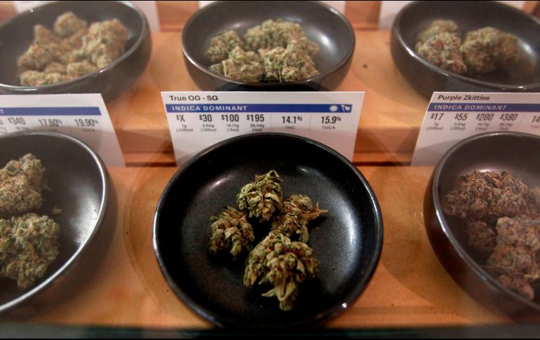 El proceso de compra y venta de mariguana varía según la provincia. AP/Archivo