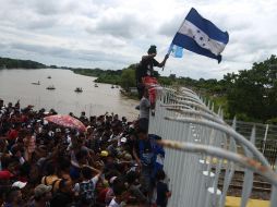 La crisis migratoria ha movilizado a unas cinco mil personas de las que unas dos mil han regresado a Honduras de forma voluntaria, según fuentes oficiales. EFE / E. Bercían