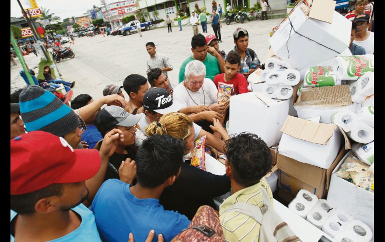 El Gobierno de Chiapas brinda apoyo jurídico y alimenticio a los migrantes centroamericanos. EFE