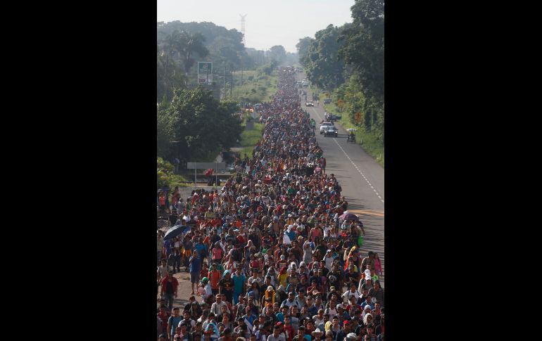 Migrantes centroamericanos salen de Ciudad Hidalgo, Chiapas, como parte de la caravana que se dirige a Estados Unidos. AP/M. Castillo
