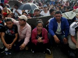 Hasta el corte de las 8:00 horas, la Marina contabilizó 950 raciones de comida preparadas y mil 400 botellas de agua de medio litro entregadas. EFE / E. Biba