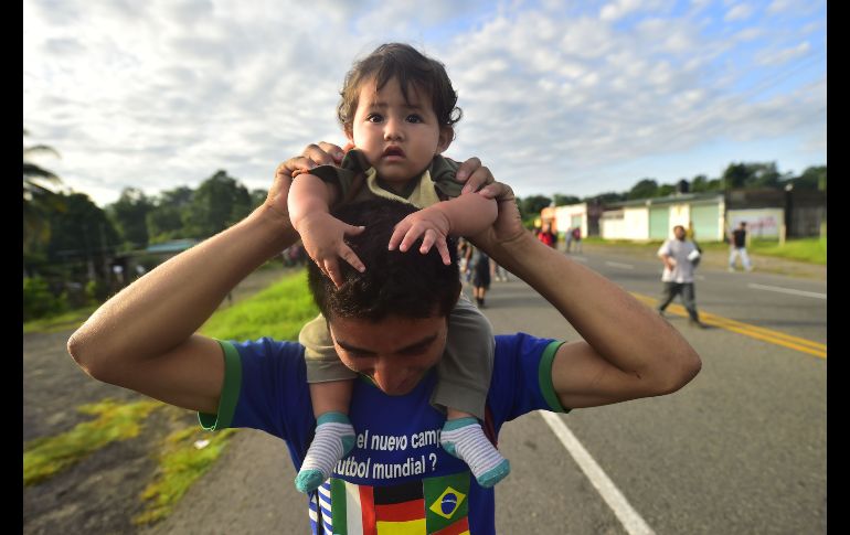 Entre los migrantes se cuentan muchos bebés y niños.