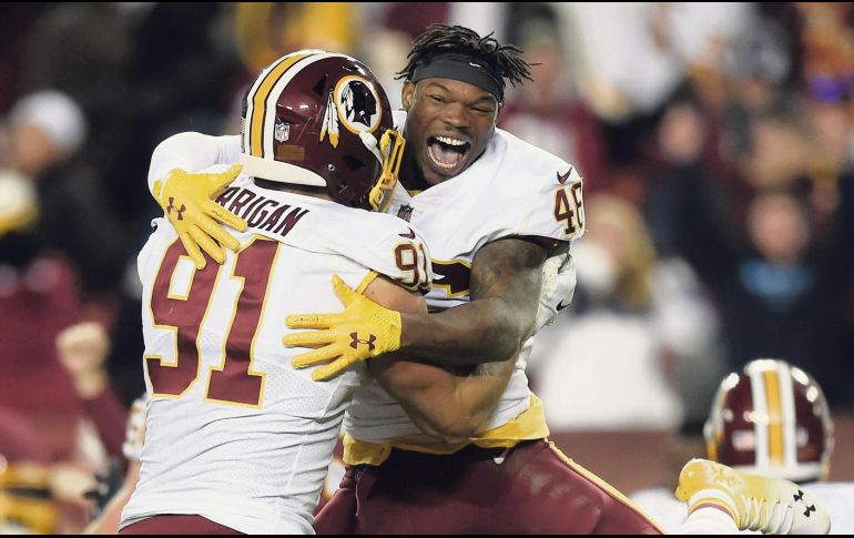 Ryan Kerrigan (#91) y Kapri Bibbs protagonizaron jugadas clave en la victoria de ayer de los Redskins. AP