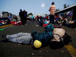 En las próximas horas se definirá las acciones a seguir de la caravana, que busca llegar a la frontera norte. EFE / E. Biba
