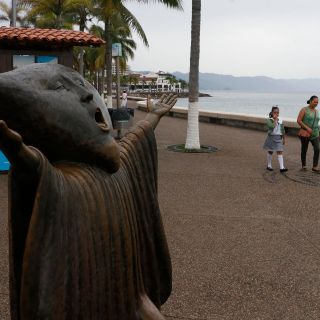 Alertan oleaje elevado en Puerto Vallarta por "Willa"