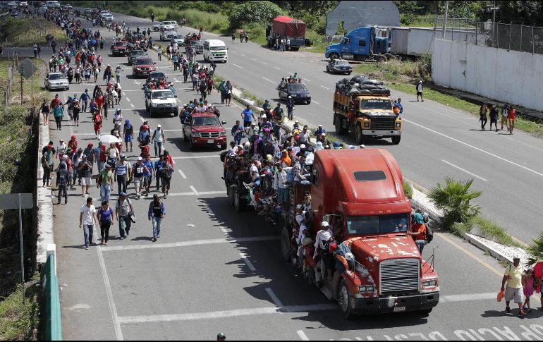 Lo único que saben del inmigrante es que viajaba en una camioneta, pero se soltó y fue cuando cayó a la carretera. EFE / J. Méndez