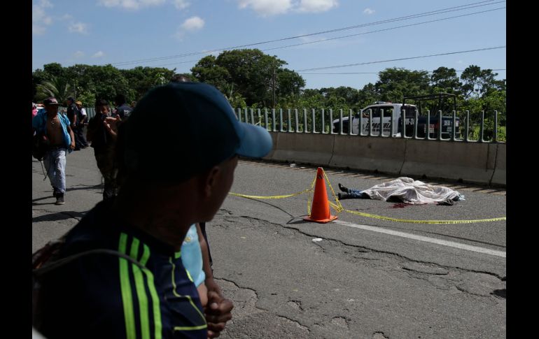 No obstante, al menos un joven perdió hoy la vida al caer de uno de estos vehículos.