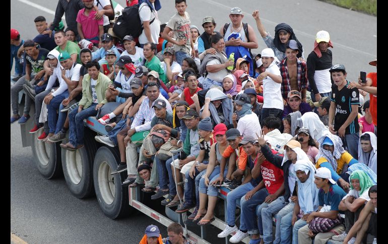 Los más afortunados eran subidos en camiones y otros vehículos gratuitamente.