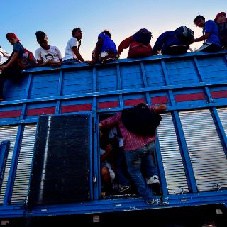 Fotogalería: De aventón, migrantes prosiguen por México