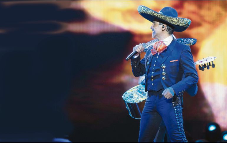 El cantante durante su presentación en Aguascalientes. CORTESÍA