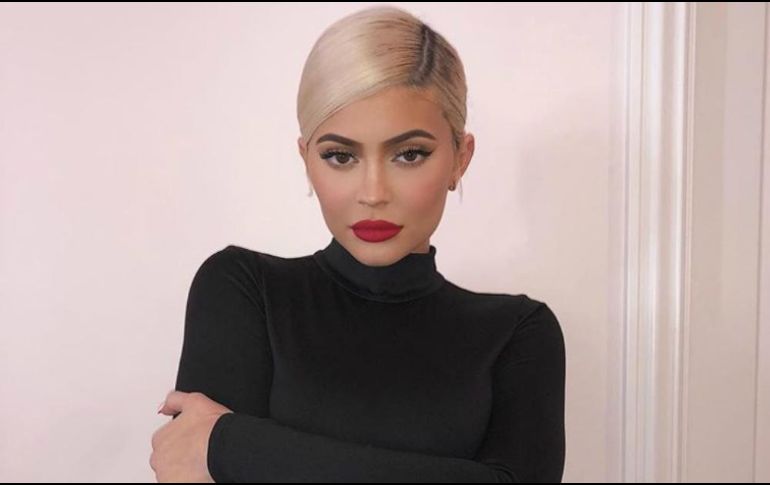 La colección de cumpleaños de Kylie quel fue lanzada el pasado 6 de agosto, presenta brillo de labios, lápiz de labios, delineador de labios y sombra de ojos brillantes. INSTAGRAM / @kyliejenner