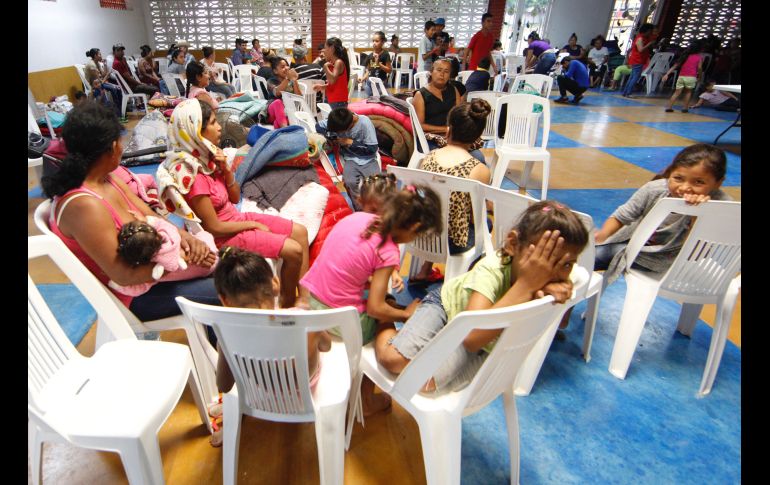Familias se refugian en El Rosario.