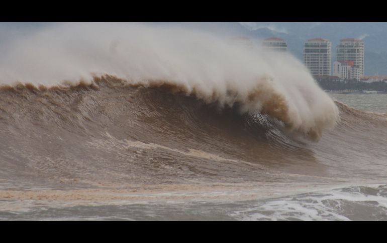 Turbulencia marítima Puerto Vallarta, Jalisco, ante el acercamiento del huracán.